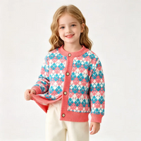 Thumbnail for CozyCardi – Blød & Varm – Strikket Cardigan med Søde Prints