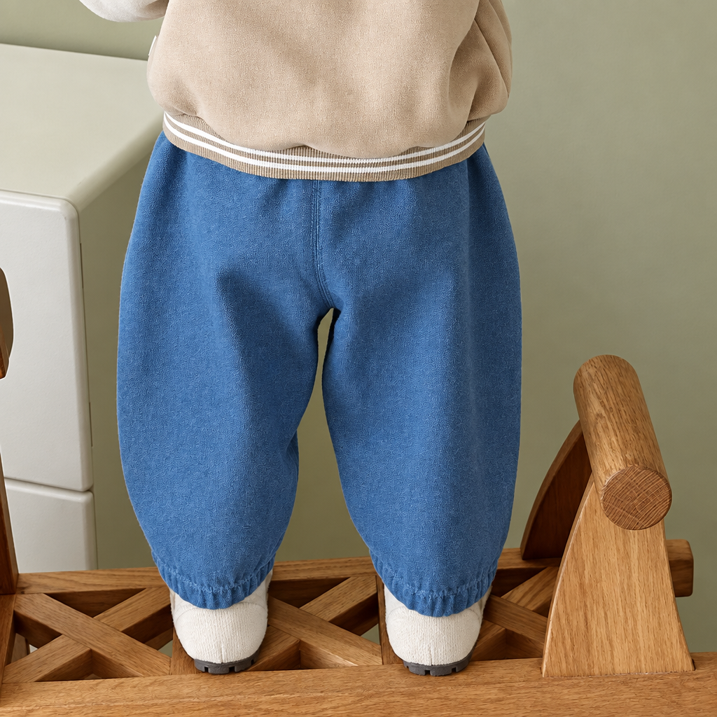 LittlePatch – Blødt og behageligt – Børnebukser med broderede detaljer