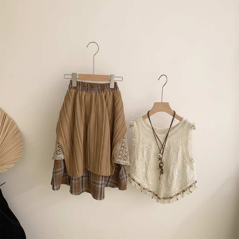 TinyTrends – Boho Chic & sød – Hæklet top med ternet nederdel