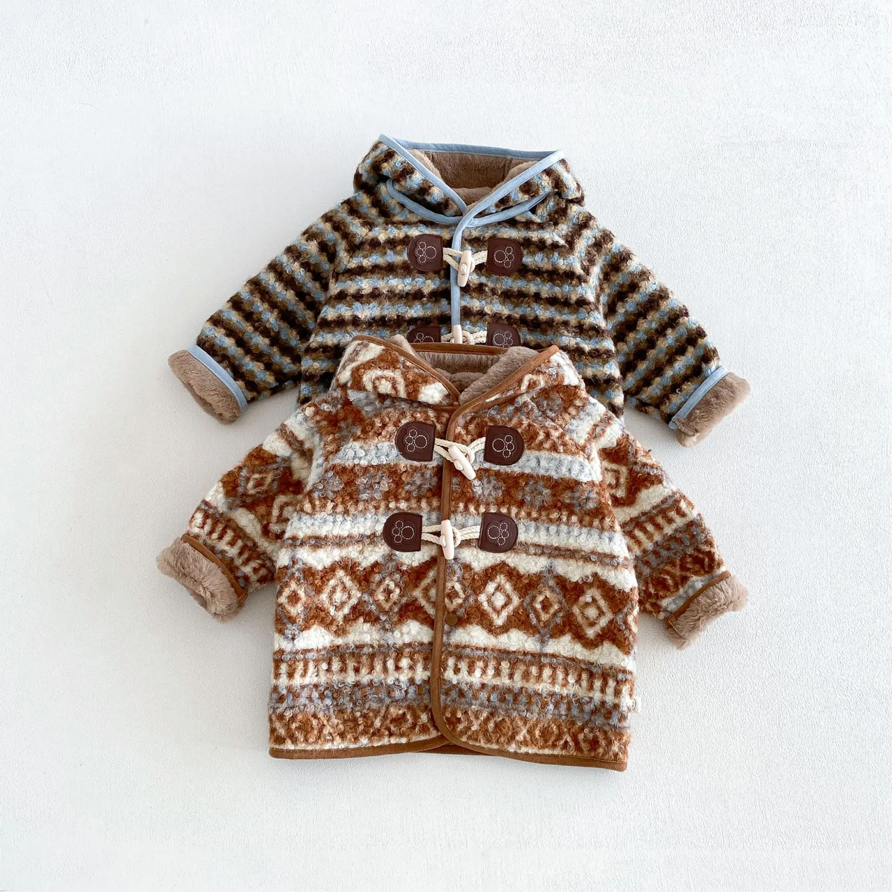 LittleWarm – Hyggelig og stilfuld – Vinterfrakke med Fair Isle-mønster