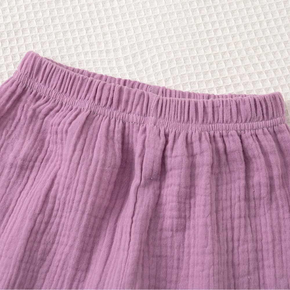 SoftCharm – Elegant og behageligt – Pigesæt med bluse med flæser og lange bukser