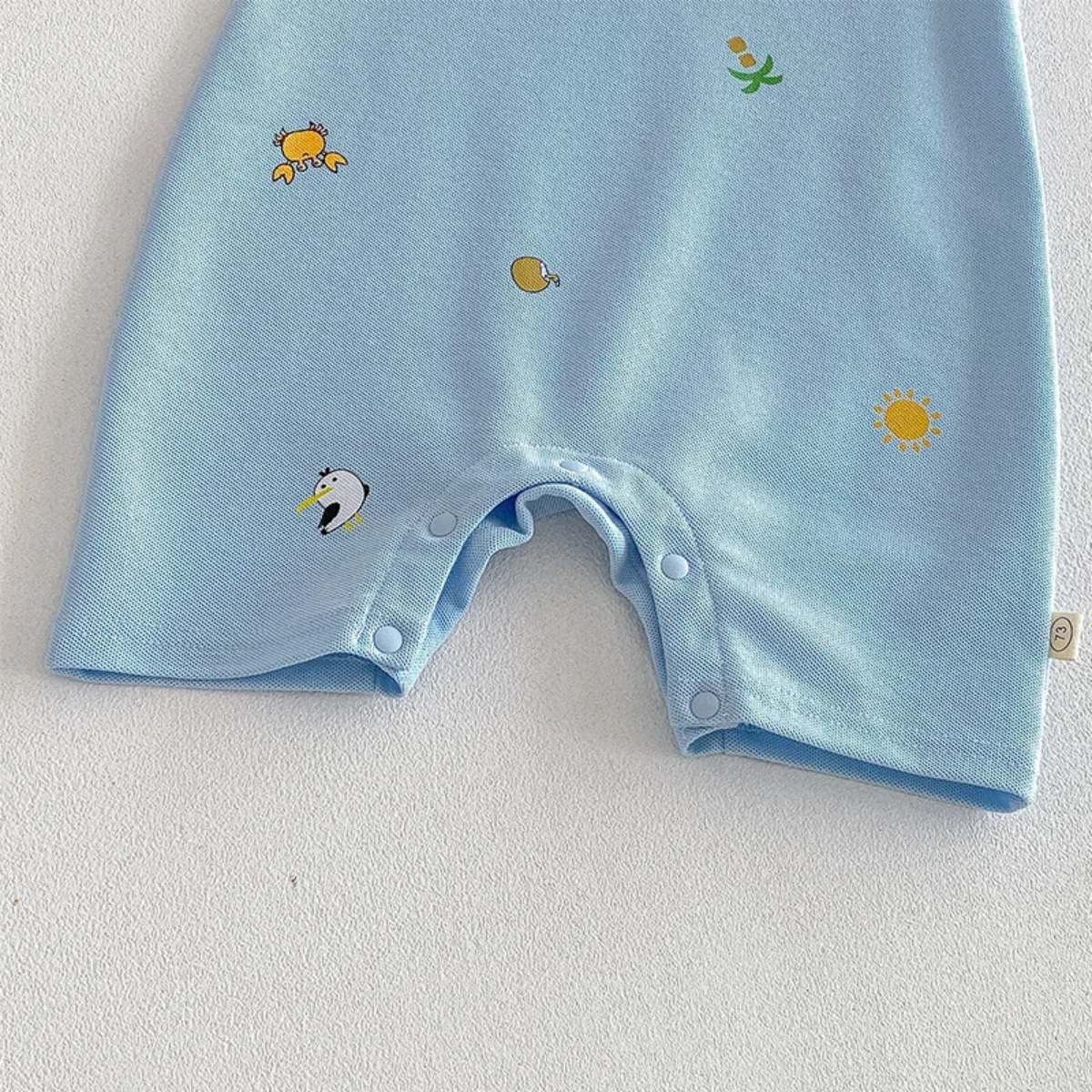 SunnyBaby – Behagelig og sød – Polo-body til babyer