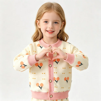 Thumbnail for CozyCardi – Blød & Varm – Strikket Cardigan med Søde Prints