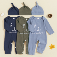 Thumbnail for CuddleBaby – Hej, jeg er ny her – Sæt med baby-jumpsuit og hue