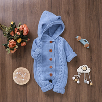 Thumbnail for SoftKnit –Varm og sød – strikket baby-jumpsuit med hætte
