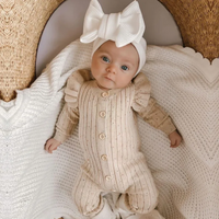 Thumbnail for MiniAurora – Blødt & elegant – Strikket babydragt med englevinger og pandebånd