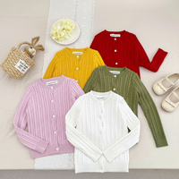 Thumbnail for CozyBelle – Elegant og varm – strikket vest med knapper