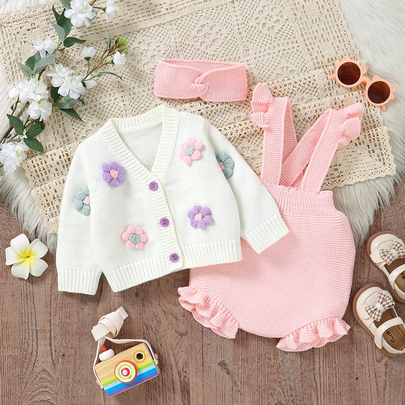 FloraKnit – Blødt & sødt – babyoutfit med vest, smækbukser og hårbånd