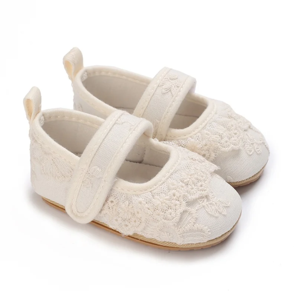 PrincessLace – Elegant & sødt – babysko med blonder og velcrolukning