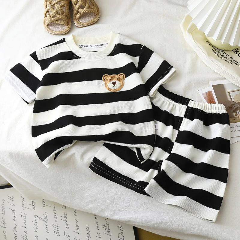 Kids Stripe Outfit – Trendy & komfortabelt – Sommeroutfit til børn