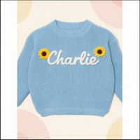 Thumbnail for TinyStitch – Personlig strikket navnetrøje til børn