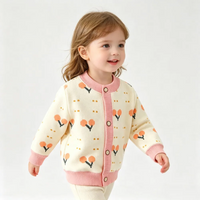 Thumbnail for CozyCardi – Blød & Varm – Strikket Cardigan med Søde Prints