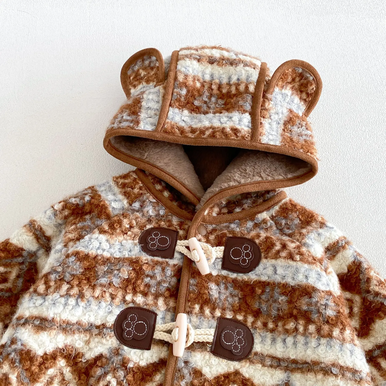 LittleWarm – Hyggelig og stilfuld – Vinterfrakke med Fair Isle-mønster