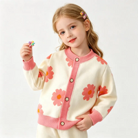 Thumbnail for CozyCardi – Blød & Varm – Strikket Cardigan med Søde Prints