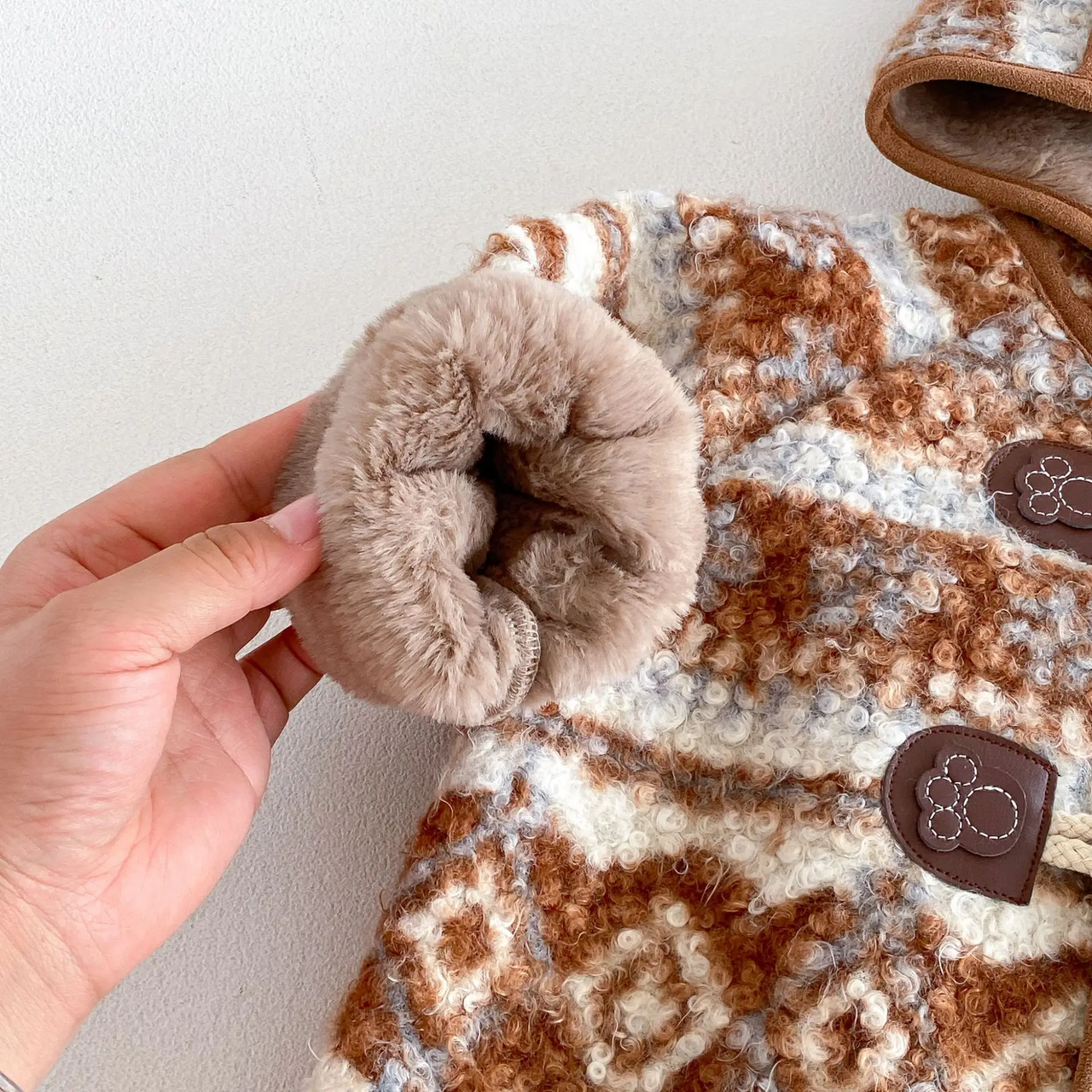 LittleWarm – Hyggelig og stilfuld – Vinterfrakke med Fair Isle-mønster