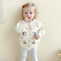 Thumbnail for FloraKnit – Varm og moderigtig – strikket vest med blomsterdetaljer