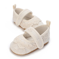 Thumbnail for PrincessLace – Elegant & sødt – babysko med blonder og velcrolukning