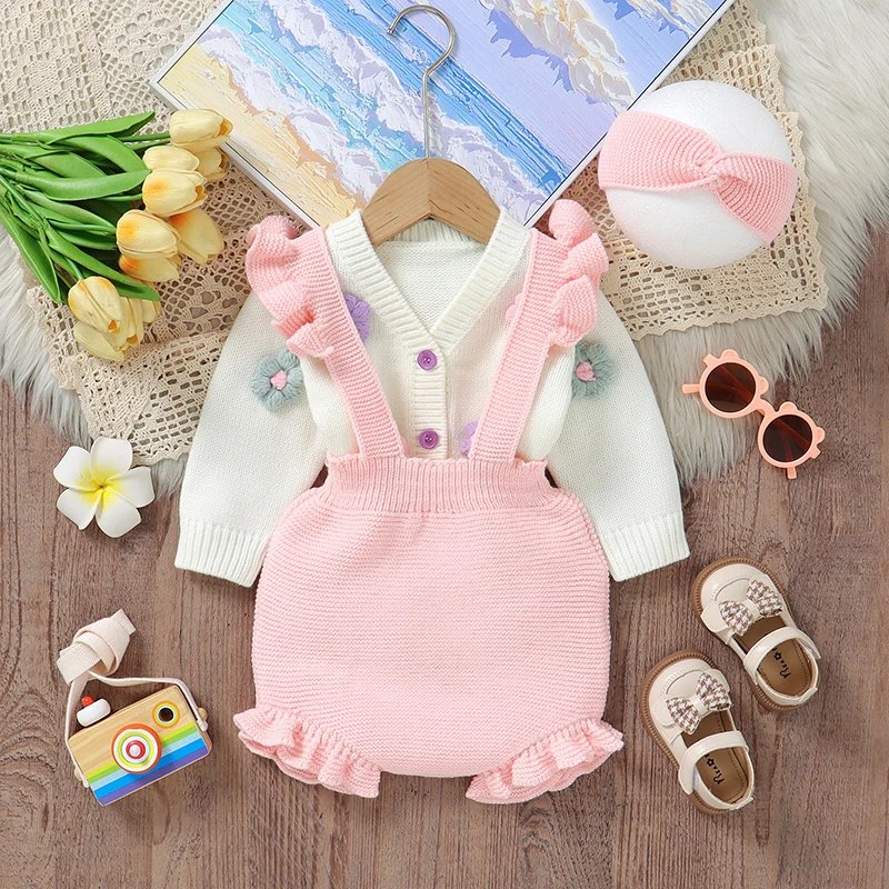 FloraKnit – Blødt & sødt – babyoutfit med vest, smækbukser og hårbånd
