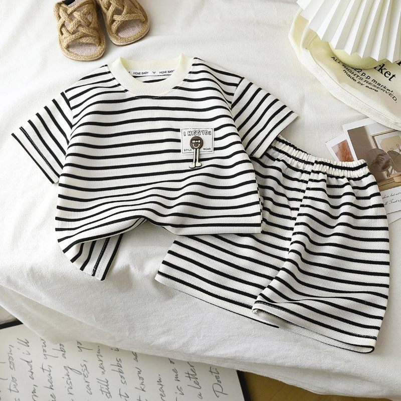 Kids Stripe Outfit – Trendy & komfortabelt – Sommeroutfit til børn