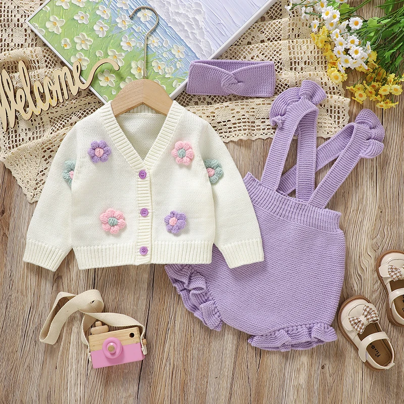 FloraKnit – Blødt & sødt – babyoutfit med vest, smækbukser og hårbånd