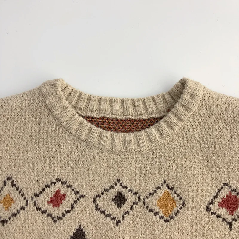 LittleRetro – Varm og stilfuld – Strikket børnesweater med diamantmønster