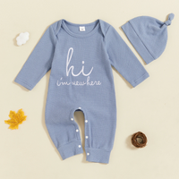 Thumbnail for CuddleBaby – Hej, jeg er ny her – Sæt med baby-jumpsuit og hue
