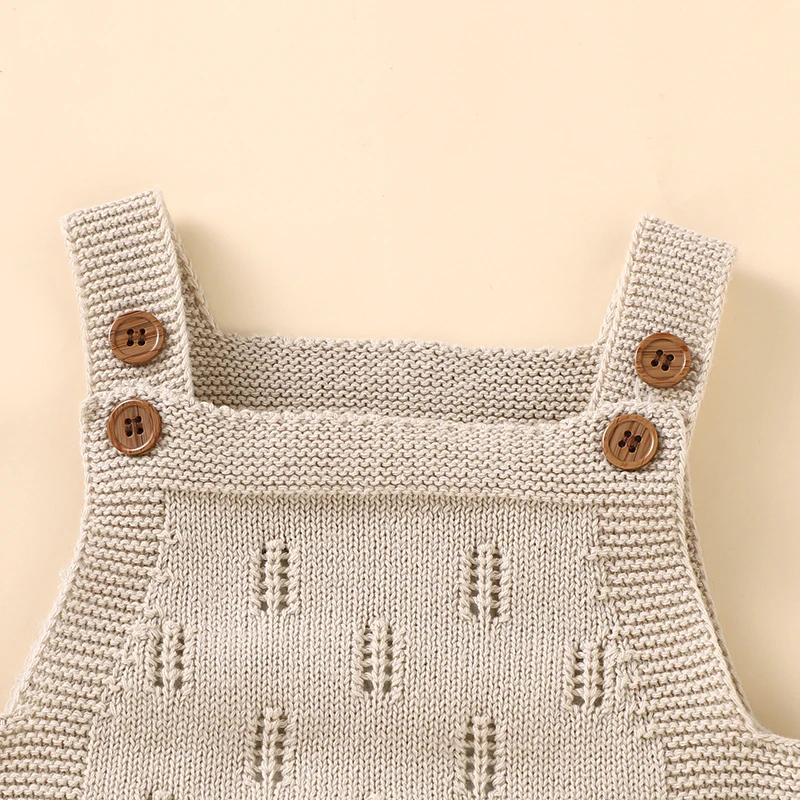 MiniCozy – Blødt og behageligt – Strikkede baby-overalls med hue