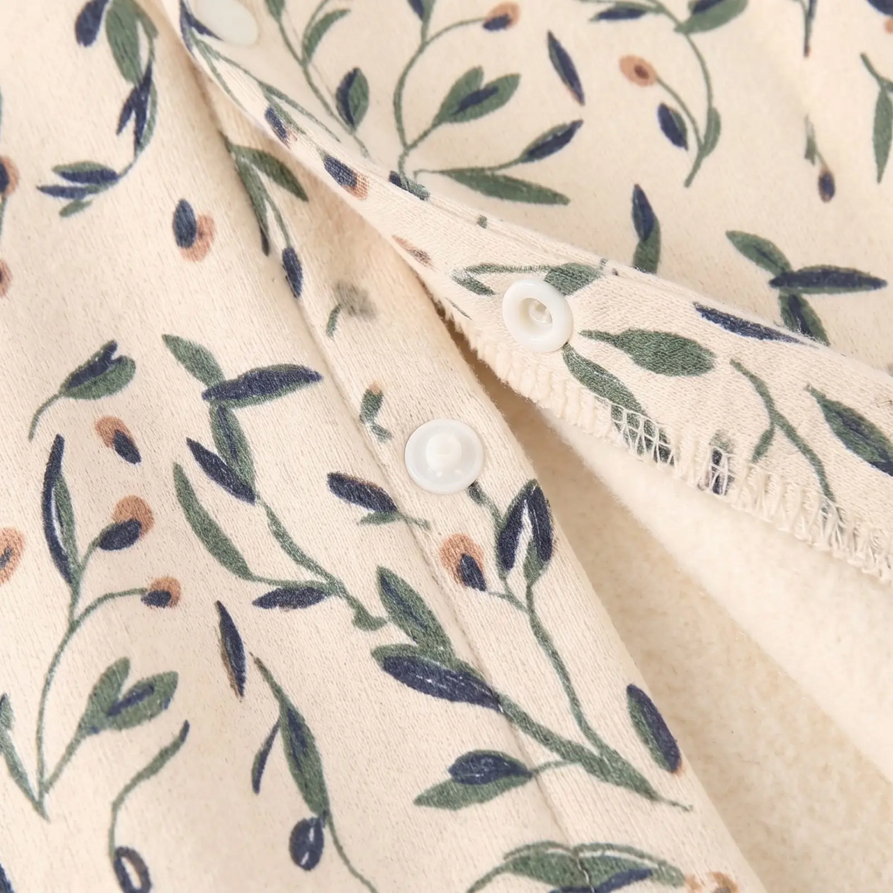 FloraCozy – Blødt & varmt – Vinterbody til babypiger med blomster