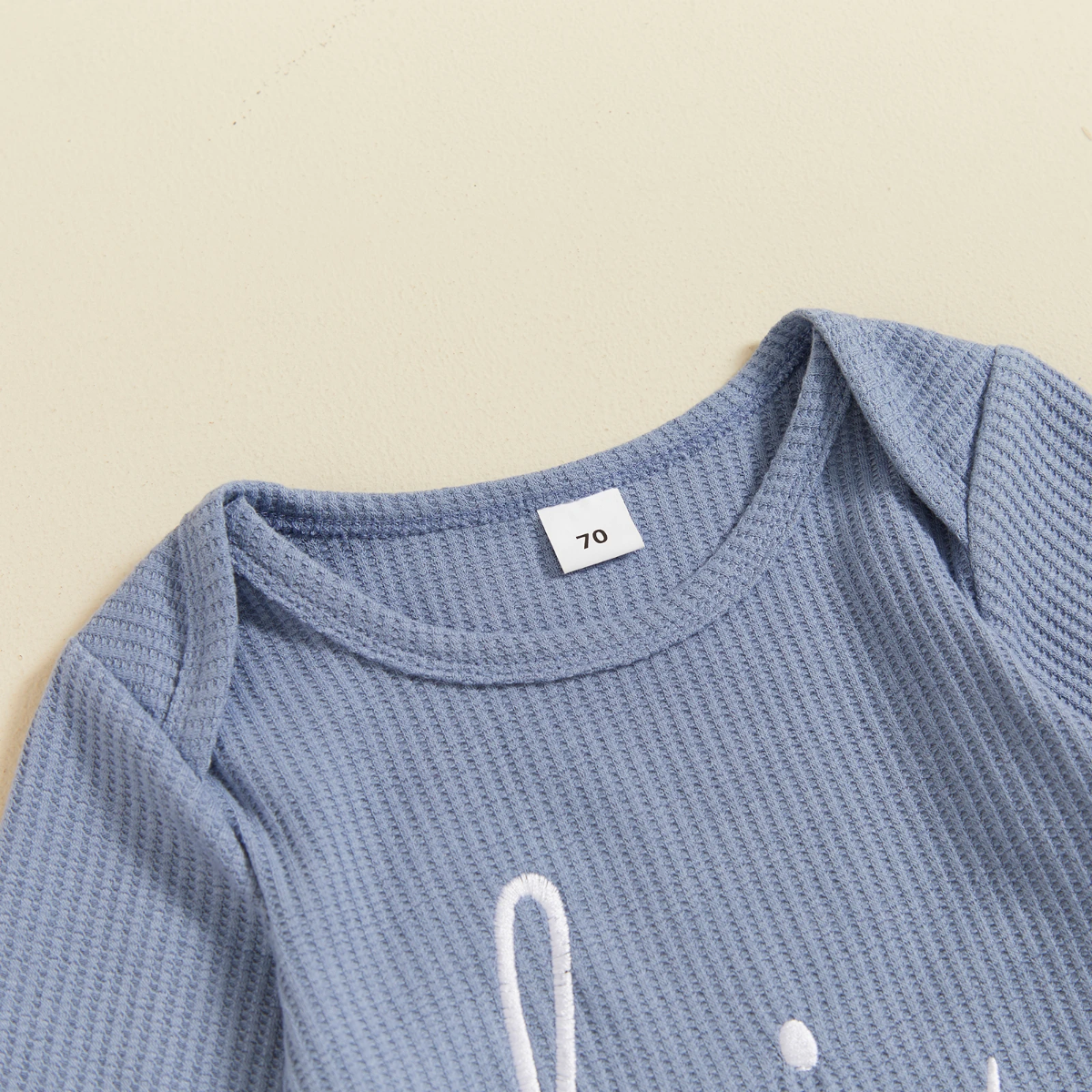 CuddleBaby – Hej, jeg er ny her – Sæt med baby-jumpsuit og hue