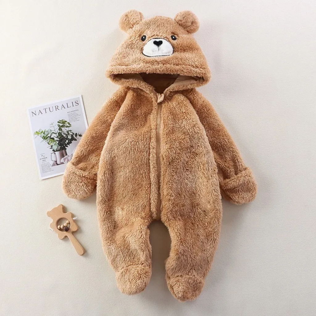 CozyBear – Blødt & varmt – Baby-onesie med dyrehætte