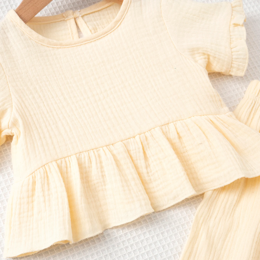 SoftCharm – Elegant og behageligt – Pigesæt med bluse med flæser og lange bukser