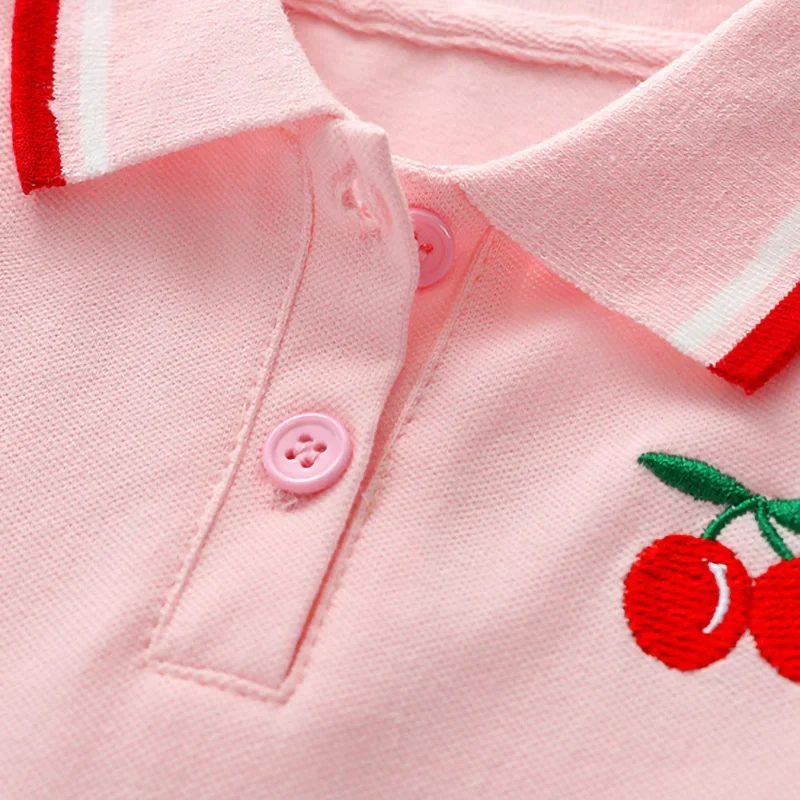 PetitJoy – Komfortabel og stilfuld – Polokjole med kirsebærprint