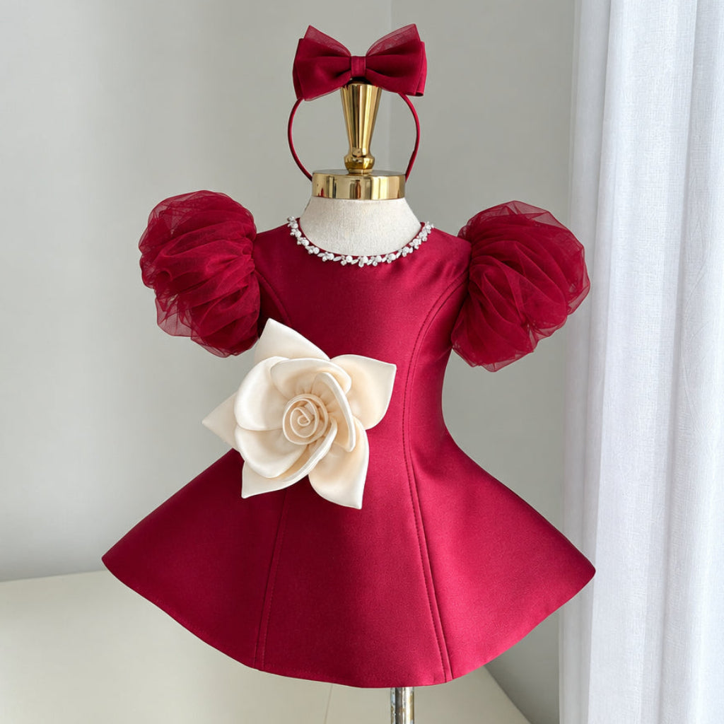 LittleRose – Elegant og festligt – Pige-kjole med 3D-blomst og pufærmer