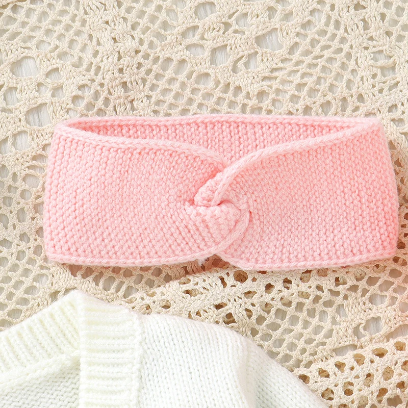 FloraKnit – Blødt & sødt – babyoutfit med vest, smækbukser og hårbånd