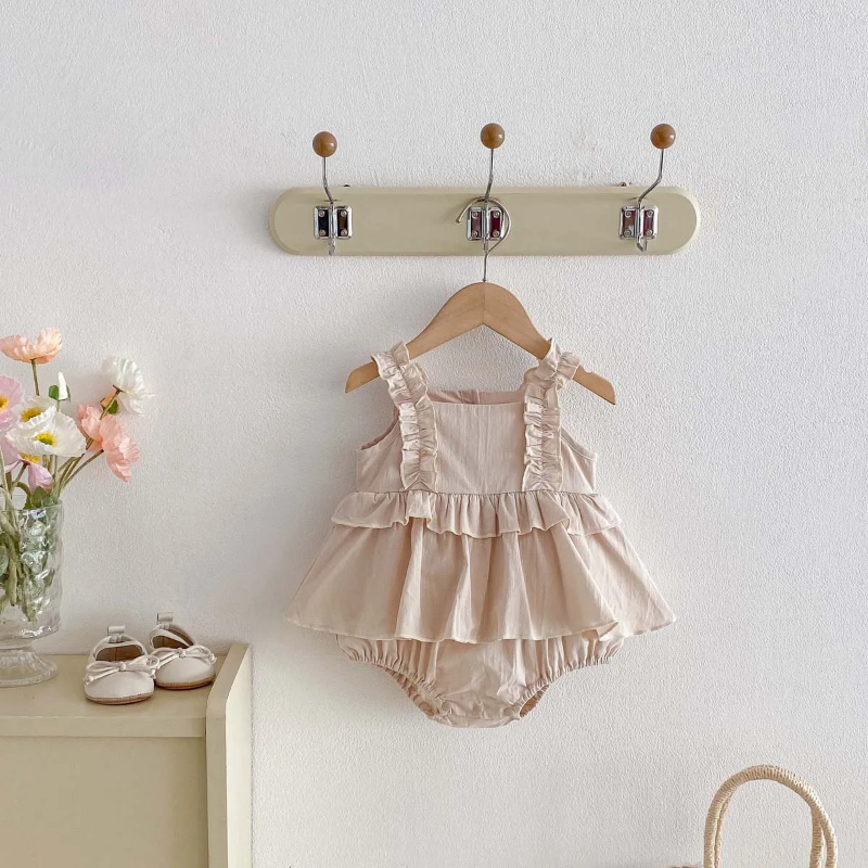 TinyBloom – Sødt & blødt – kjole med flæser til babyer og småbørn