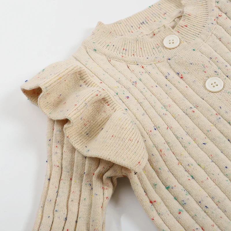 MiniAurora – Blødt & elegant – Strikket babydragt med englevinger og pandebånd