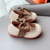 Thumbnail for SweetBow – Sødt & praktisk – Strikkede babysko med sommerfuglesløjfe