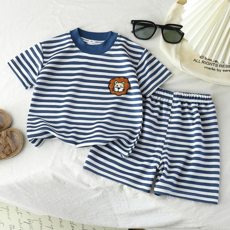 Kids Stripe Outfit – Trendy & komfortabelt – Sommeroutfit til børn