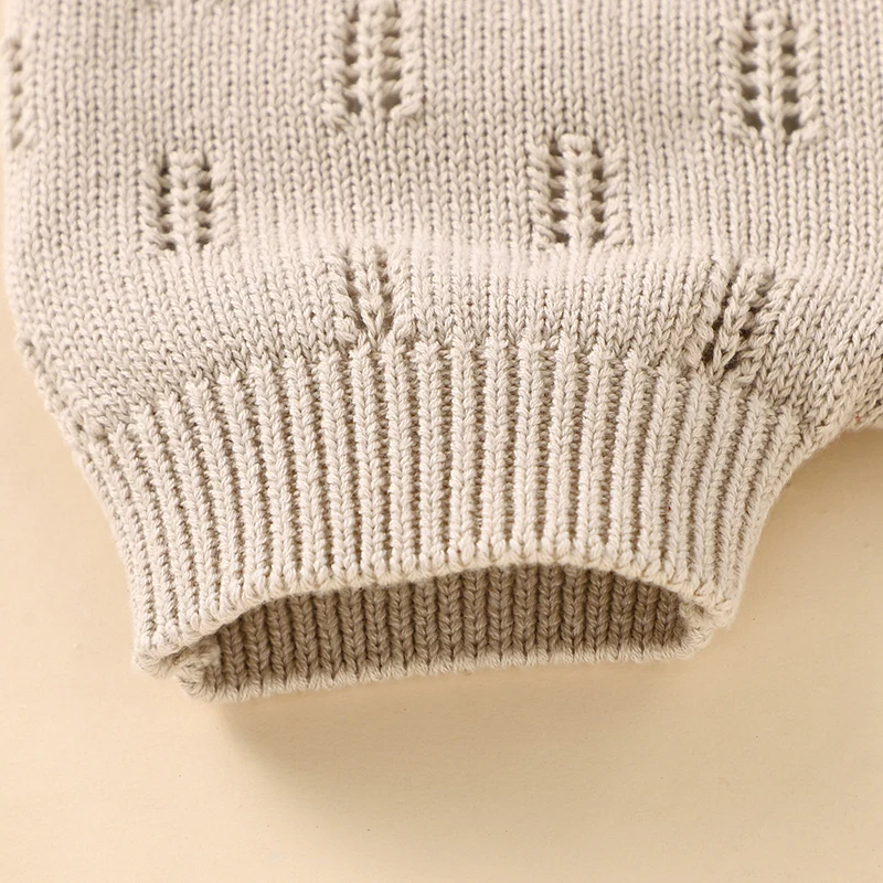 MiniCozy – Blødt og behageligt – Strikkede baby-overalls med hue