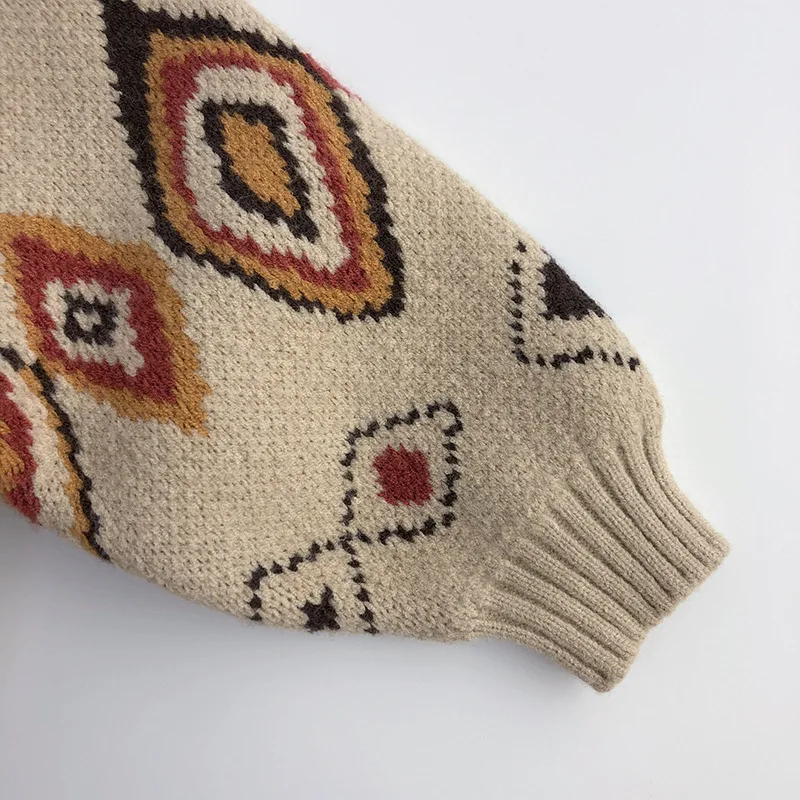 LittleRetro – Varm og stilfuld – Strikket børnesweater med diamantmønster