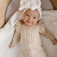 Thumbnail for MiniAurora – Blødt & elegant – Strikket babydragt med englevinger og pandebånd