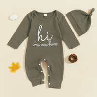 Thumbnail for CuddleBaby – Hej, jeg er ny her – Sæt med baby-jumpsuit og hue