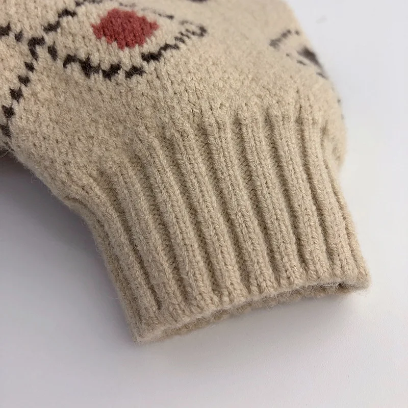 LittleRetro – Varm og stilfuld – Strikket børnesweater med diamantmønster