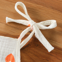 Thumbnail for LittleBlossom – Sommerlig komfort og stil – Baby-bodysuit med hue