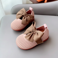 Thumbnail for SweetBow – Sødt & praktisk – Strikkede babysko med sommerfuglesløjfe