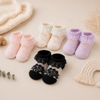 Thumbnail for BabyBliss – Behagelige og lette – babysokker med kant