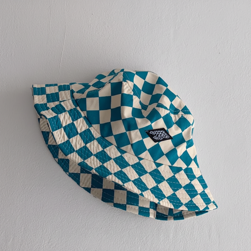 Bucket Hat – Sød & beskyttende – børnehue med ternet mønster