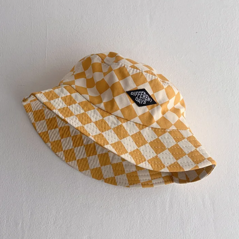 Bucket Hat – Sød & beskyttende – børnehue med ternet mønster