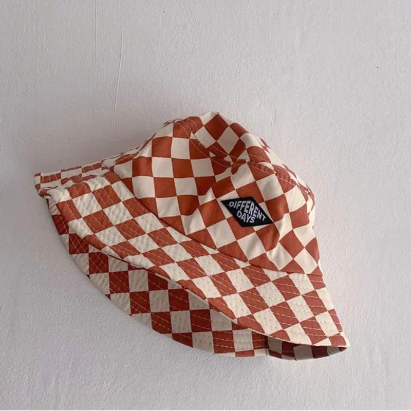 Bucket Hat – Sød & beskyttende – børnehue med ternet mønster