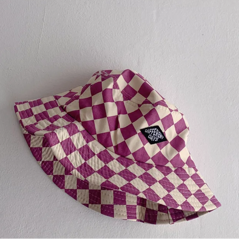 Bucket Hat – Sød & beskyttende – børnehue med ternet mønster